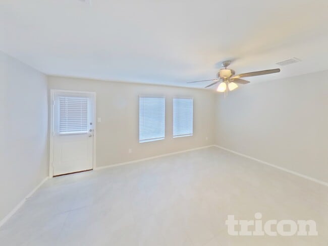 1712 Clairborne Ct in Little Elm, TX - Foto de edificio - Building Photo