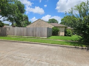2822 Chimneystone Cir in Sugar Land, TX - Building Photo - Building Photo