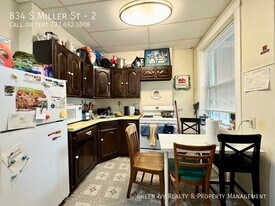 834 S Miller St in Chicago, IL - Building Photo