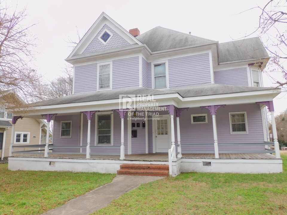 1400 Martin Luther King Jr Dr in Greensboro, NC - Foto de edificio