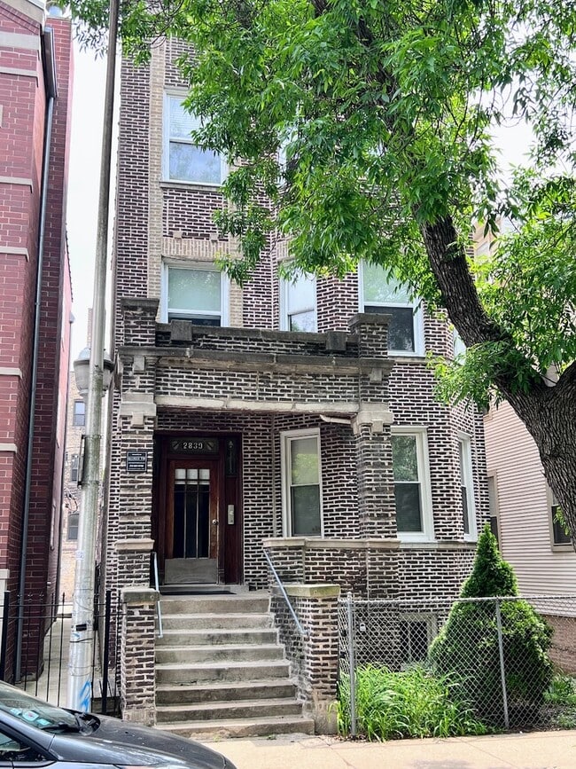 property at 2839 W Lyndale St