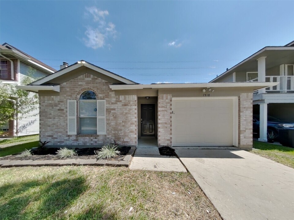 1518 Carbonear Dr in Channelview, TX - Building Photo