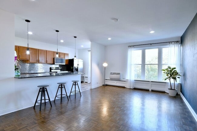 1301 W Touhy Ave, Unit 309 in Park Ridge, IL - Building Photo - Building Photo