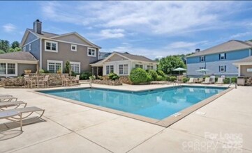 300 Vista Lake Dr in Candler, NC - Building Photo - Building Photo
