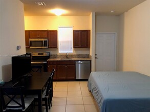 17127 SW 96th St in Miami, FL - Building Photo - Building Photo