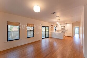 310 Le Grande Ave in Austin, TX - Building Photo - Building Photo