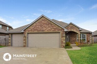 11120 SW 42nd St in Mustang, OK - Building Photo