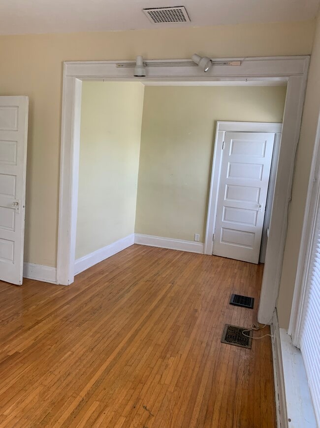 2535 Summit Street, Unit upper Unit in Columbus, OH - Foto de edificio - Building Photo