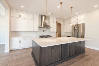 5086 Cyn Xing St in Las Vegas, NV - Building Photo - Building Photo