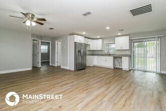 35849 Dawn Dr in Leesburg, FL - Foto de edificio - Building Photo