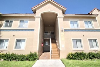 1115 Golden Lakes Blvd, Unit 512 in Royal Palm Beach, FL - Building Photo - Building Photo