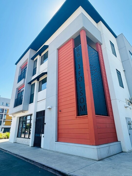 10411 Old Placerville Rd in Sacramento, CA - Building Photo