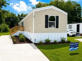 31 Tower Manor Cir W in Auburndale, FL - Building Photo