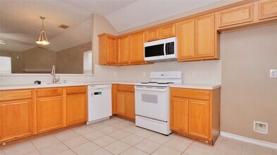 5105 Caprock Dr in Pearland, TX - Building Photo - Building Photo