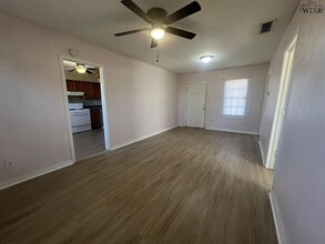 400 S Colorado St in Iowa Park, TX - Building Photo - Building Photo