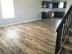 914 Prater Rd in Sulphur, LA - Building Photo