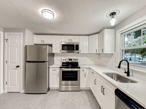 85 Cold Spring Cir in Naugatuck, CT - Building Photo - Building Photo