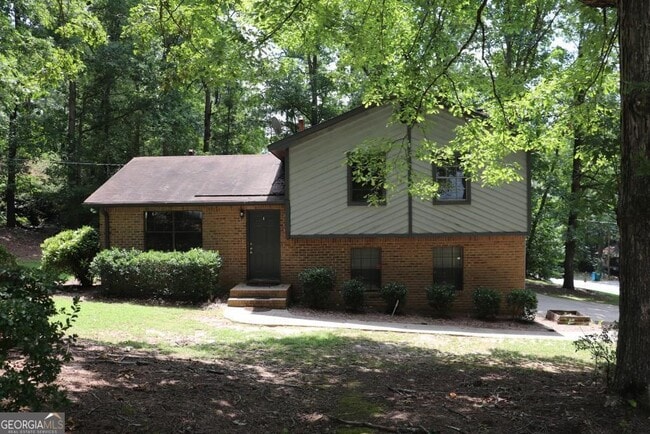 property at 3932 Tanglewood Rd