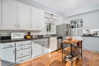 11 Chelsea Dr in Port Washington, NY - Building Photo - Building Photo
