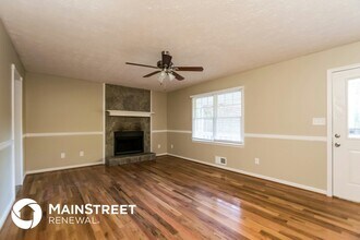 371 Indian Hills Dr in Dallas, GA - Foto de edificio - Building Photo