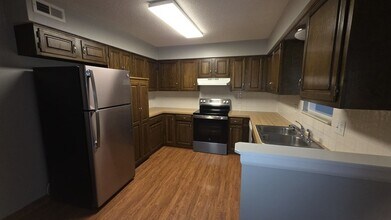 508 NE Johnston Dr in Blue Springs, MO - Building Photo - Building Photo