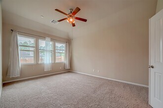 2431 Garden Falls Dr in Conroe, TX - Building Photo - Building Photo