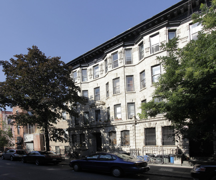 234 Saint James Pl in Brooklyn, NY - Building Photo