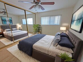 4215 McLaughlin Ave in Los Angeles, CA - Foto de edificio - Building Photo