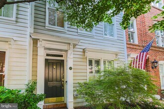 303 S Henry St in Alexandria, VA - Building Photo - Building Photo