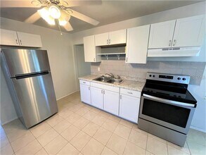 2334 38th Ave N in St. Petersburg, FL - Building Photo - Building Photo