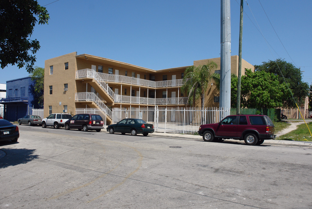 Bahia Apartments in Miami, FL - Building Photo