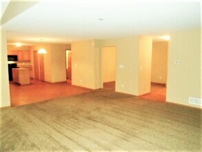 2271 Landcrest Dr in Lancaster, OH - Building Photo - Building Photo