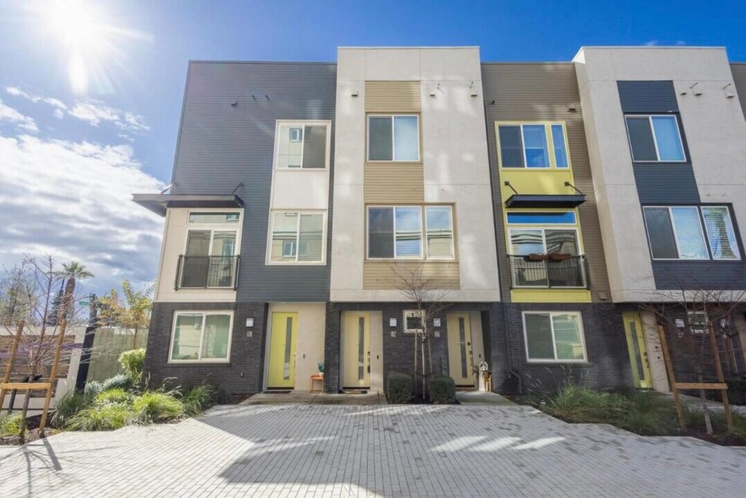 182 Velocity Way in San Jose, CA - Building Photo
