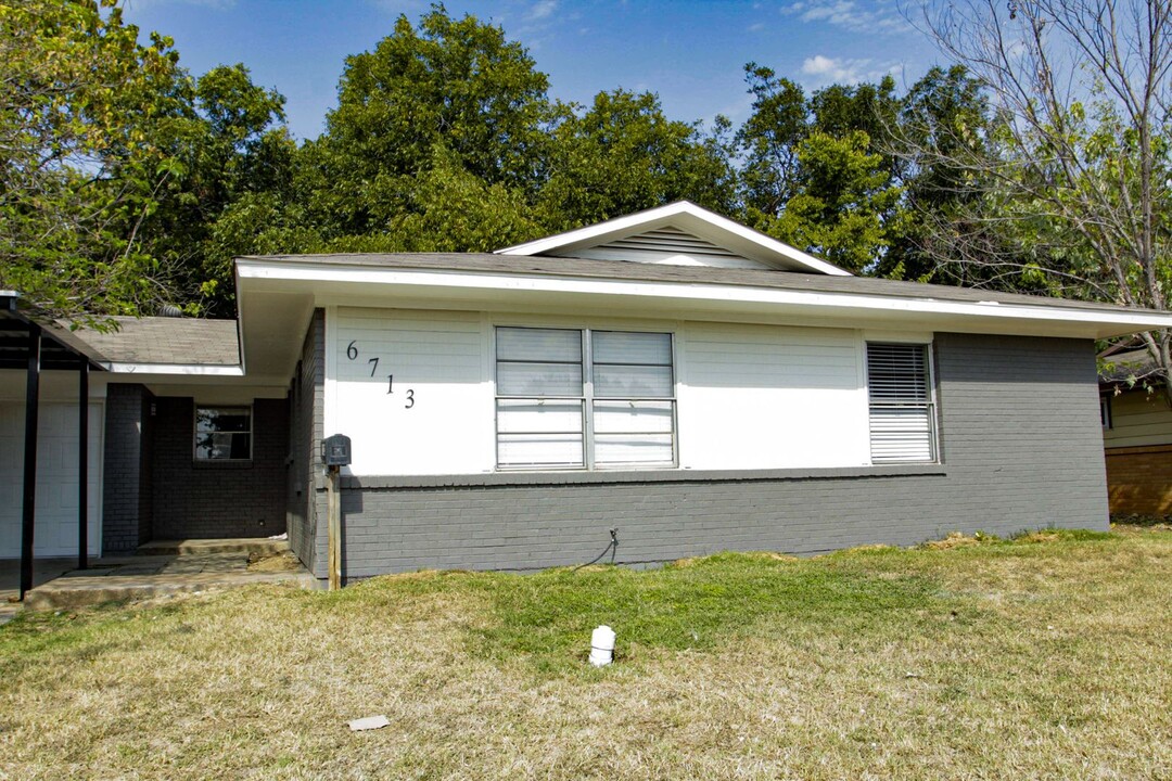 6713 Pecan Park Dr in Richland Hills, TX - Building Photo