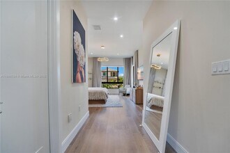 8279 NW 43rd St in Doral, FL - Building Photo - Building Photo