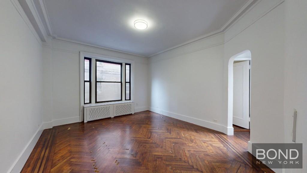 166 W 72nd St in New York, NY - Building Photo