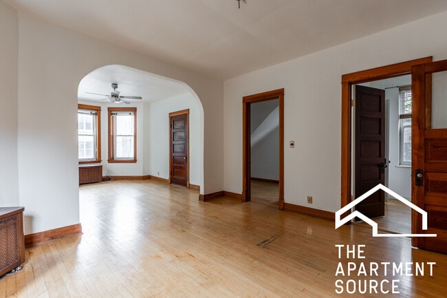 2042 W Armitage Ave, Unit 1 in Chicago, IL - Building Photo - Building Photo