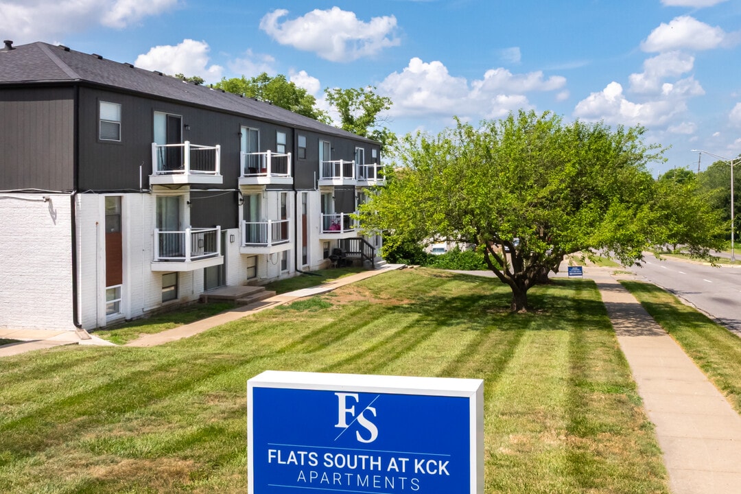 Flats South at KCK in Kansas City, KS - Building Photo