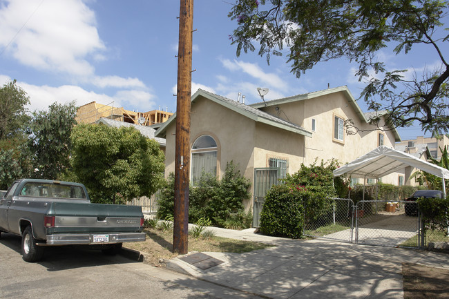 5933 Willoughby Ave in Los Angeles, CA - Foto de edificio - Building Photo