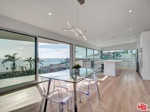 18109 Coastline Dr in Malibu, CA - Building Photo - Building Photo