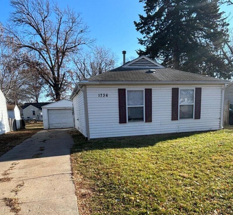 1736 N 24th St in Lincoln, NE - Building Photo