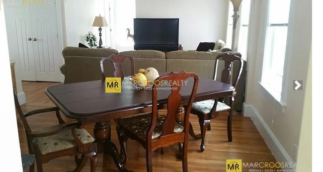 262 Brown St, Unit T in Waltham, MA - Foto de edificio - Building Photo