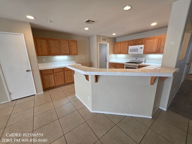 16185 Stoneridge Ln in Fontana, CA - Building Photo - Building Photo