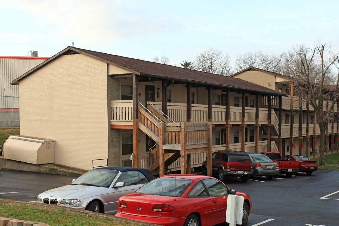 Devex Apartments 62+ in Louisville, KY - Foto de edificio