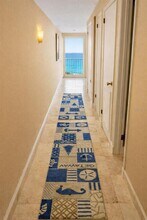 2506 N Rocky Point Dr in Tampa, FL - Building Photo - Building Photo