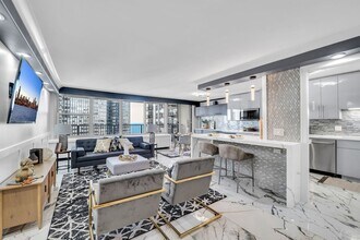 400 E Randolph St, Unit 2225 in Chicago, IL - Foto de edificio - Building Photo