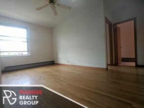 633 W Barry Ave, Unit #635-401 in Chicago, IL - Foto de edificio - Building Photo