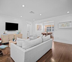 300 Manor Pl in Coral Gables, FL - Building Photo - Building Photo