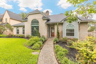 5622 Woodland Creek Dr in Houston, TX - Foto de edificio - Building Photo