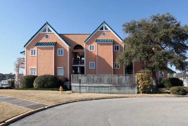 Wrightsville Marian Pier Houses in Wrightsville Beach, NC - Building Photo - Building Photo